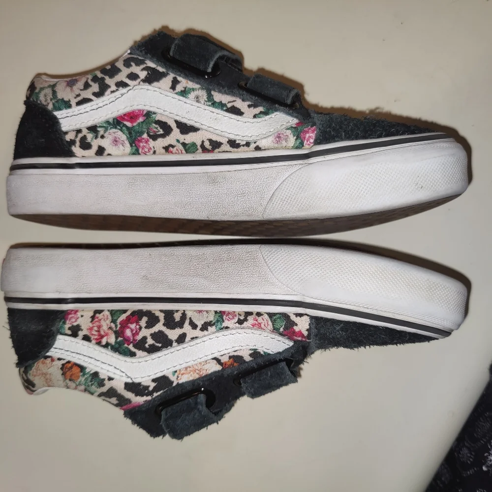 Vans girls shoes black and floral print size 1